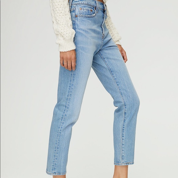 [SOLD] BNWT Aritzia Levi’s Wedgie Icon Light Denim Jeans - Picture 6 of 8